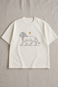 Bone-white t-shirt with a single-line Median lion print