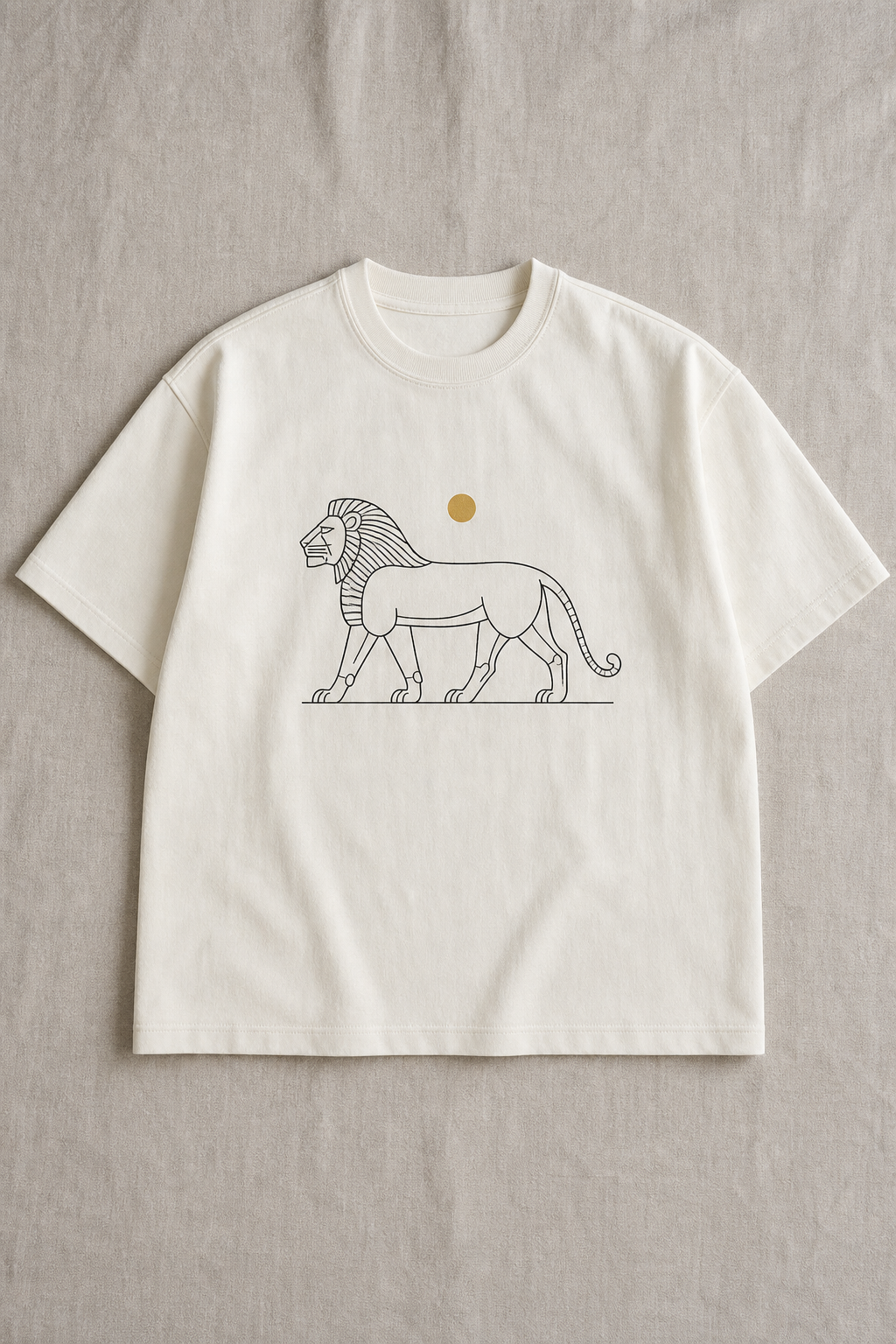 Bone-white t-shirt with a single-line Median lion print